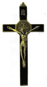 Croix Saint Benoit - Métal jaune et résine - 195 mm