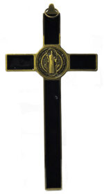 Croix Saint Benoit - Métal jaune et résine - 195 mm – Image 2