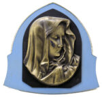 Tête de la Sainte Vierge Marie sur fond bois bleu - A suspendre