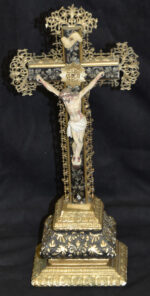 Superbe crucifix à dorure et découpe de métal - Style Napoléon III – Image 3